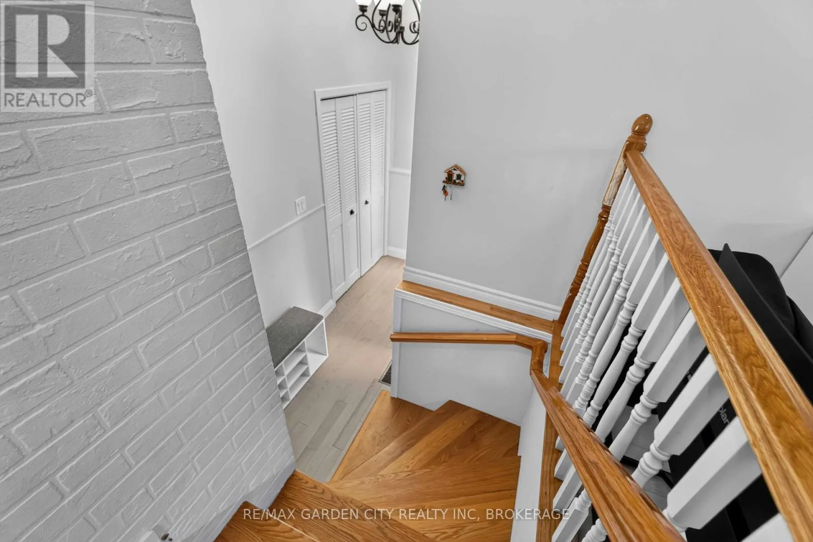 3 FALLINGBROOK DRIVE