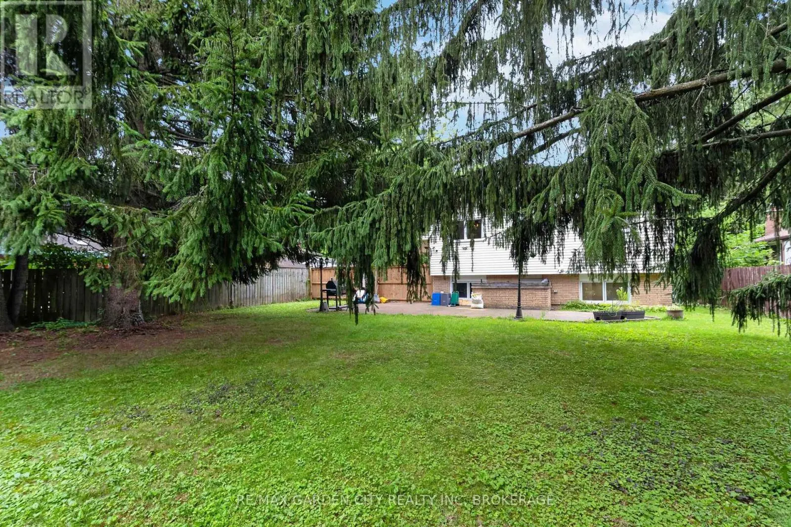 3 FALLINGBROOK DRIVE