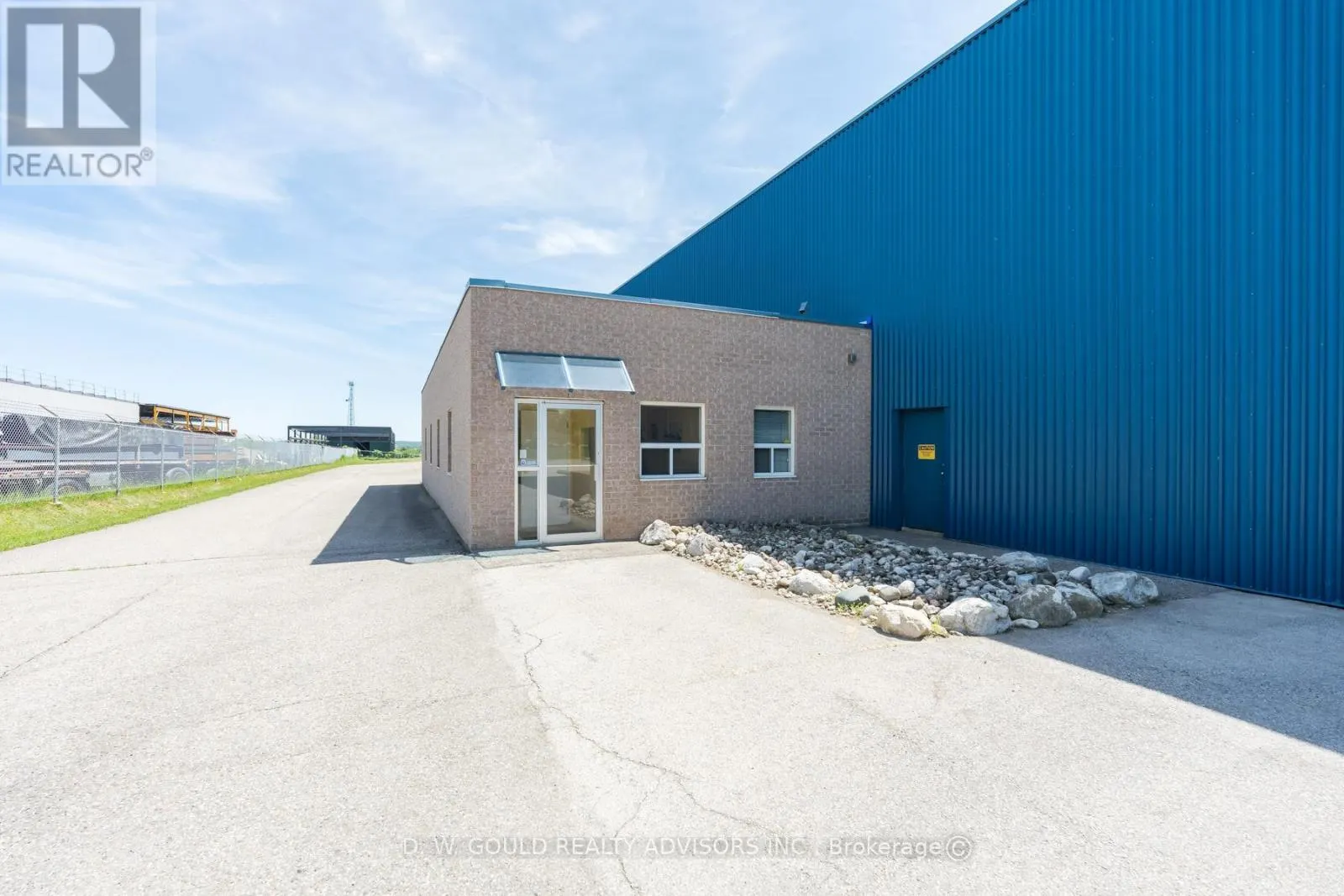 9 THOMPSON CRESCENT