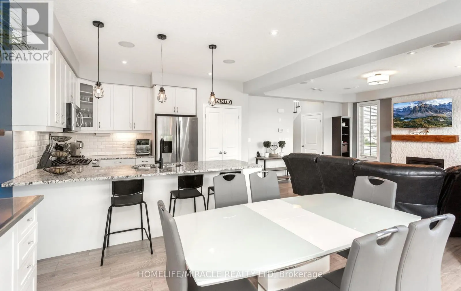 498 FAIRWAY ROAD