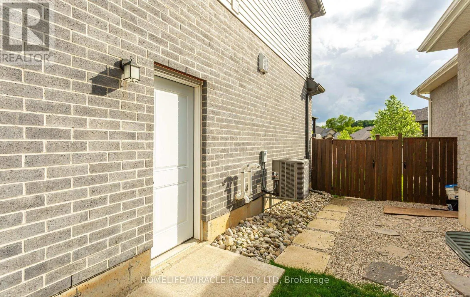 498 FAIRWAY ROAD