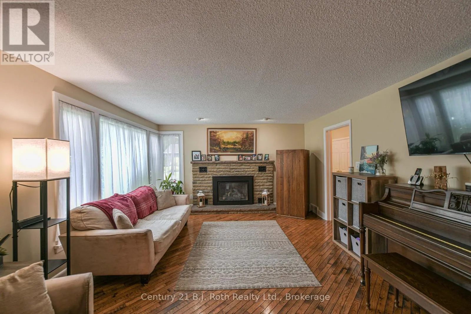 1028 COWBELL LANE