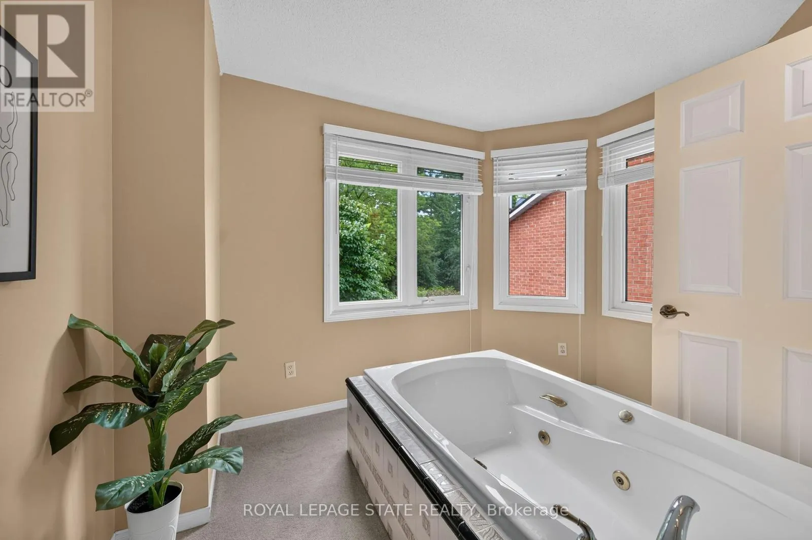 11 - 151 MCNIVEN ROAD