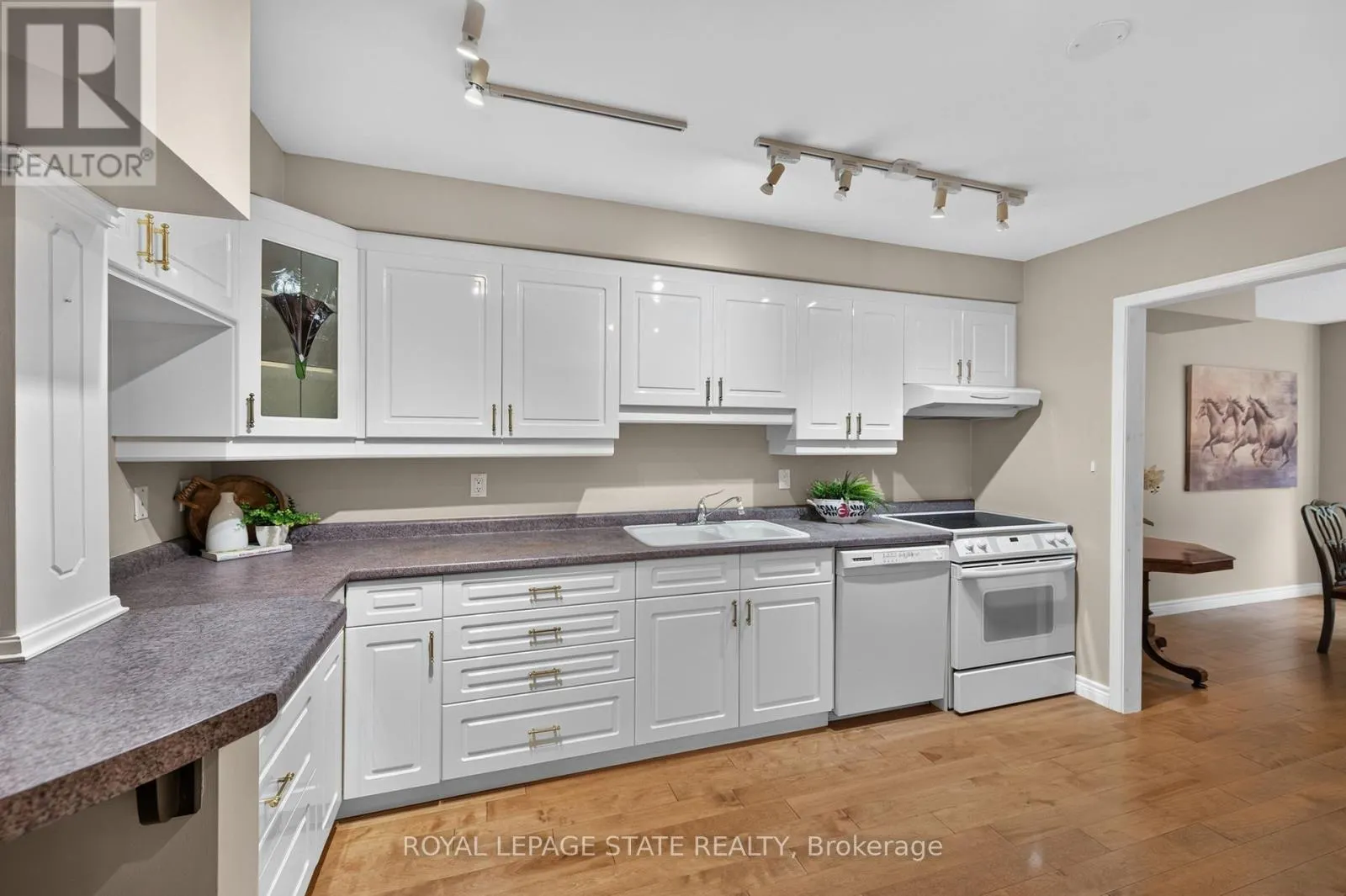 11 - 151 MCNIVEN ROAD