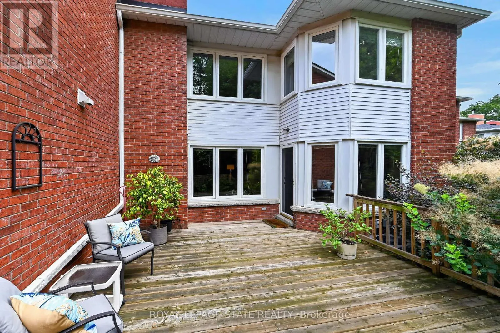 11 - 151 MCNIVEN ROAD