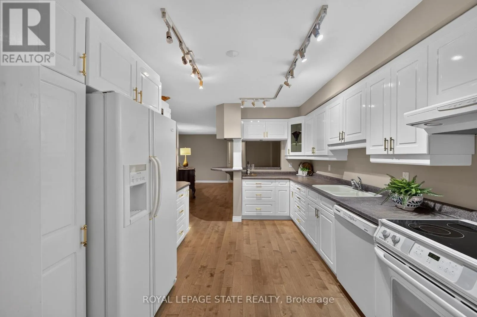 11 - 151 MCNIVEN ROAD