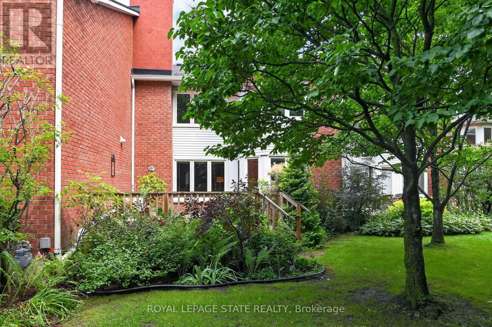 11 - 151 MCNIVEN ROAD
