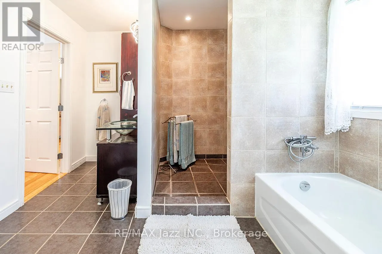 23 BAYVIEW DRIVE