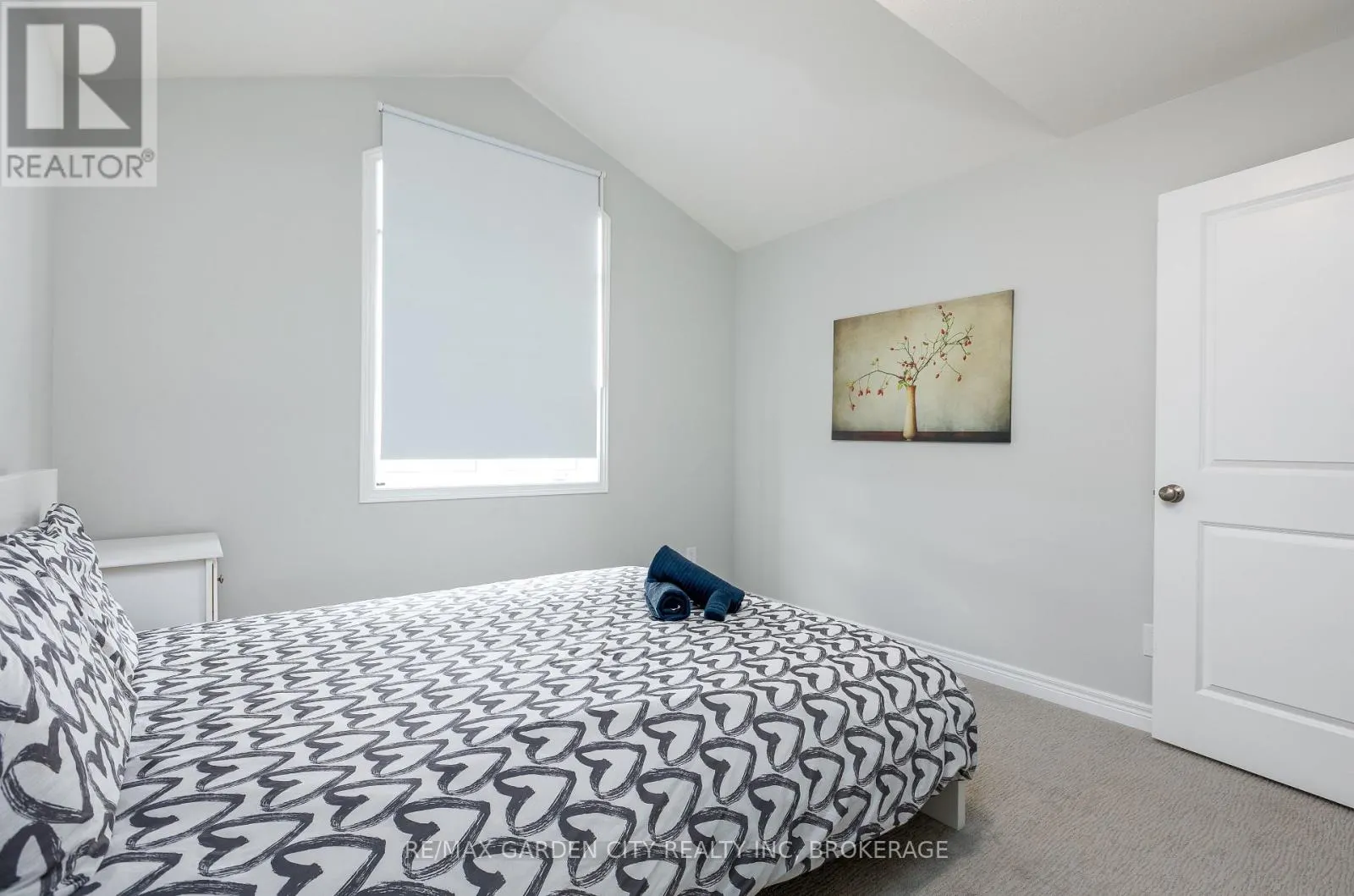 33 BOUNTY AVENUE