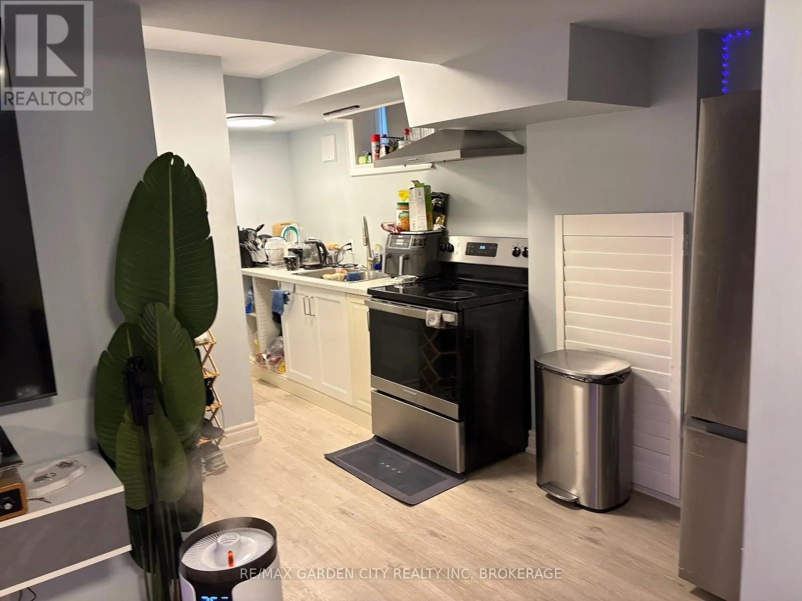 33 BOUNTY AVENUE
