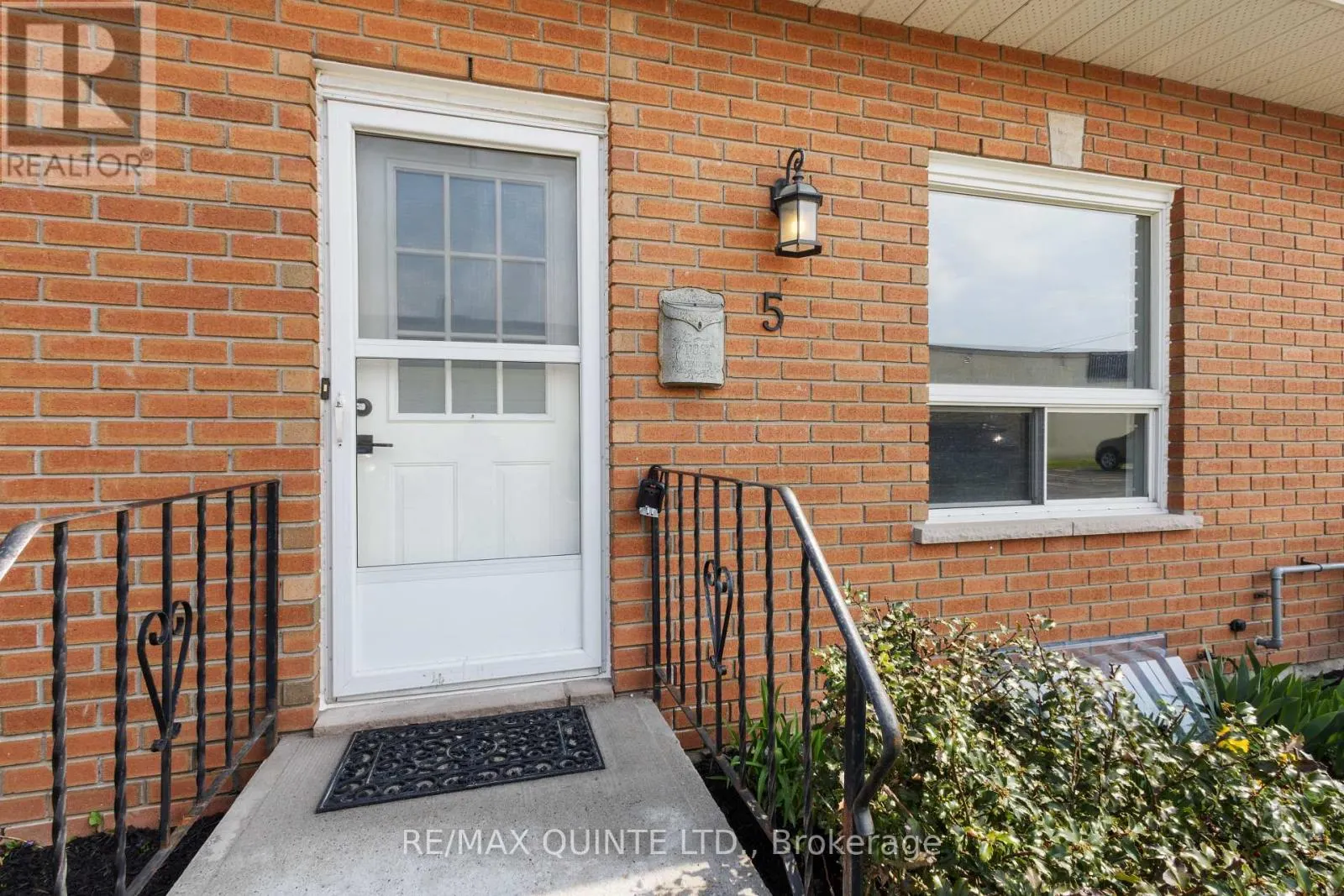 5 - 45 PRINCE EDWARD STREET #5