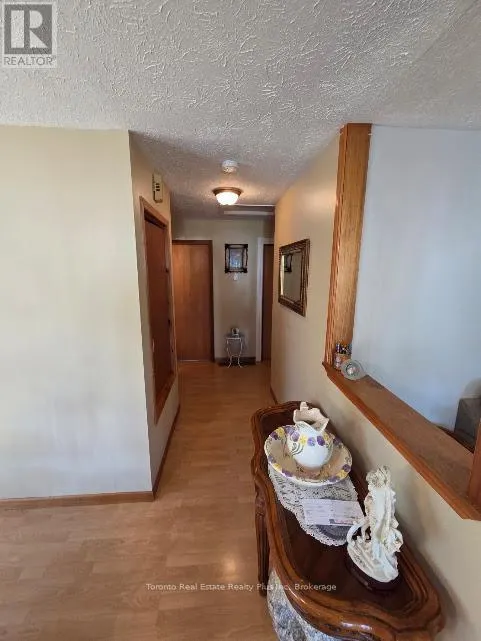 83 LAURIER ROAD
