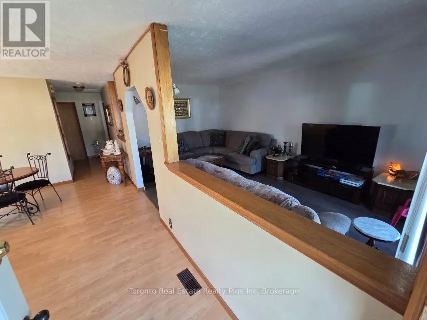 83 LAURIER ROAD