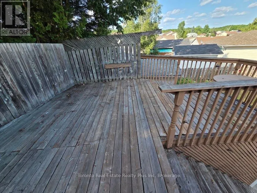 83 LAURIER ROAD