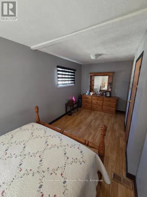 83 LAURIER ROAD
