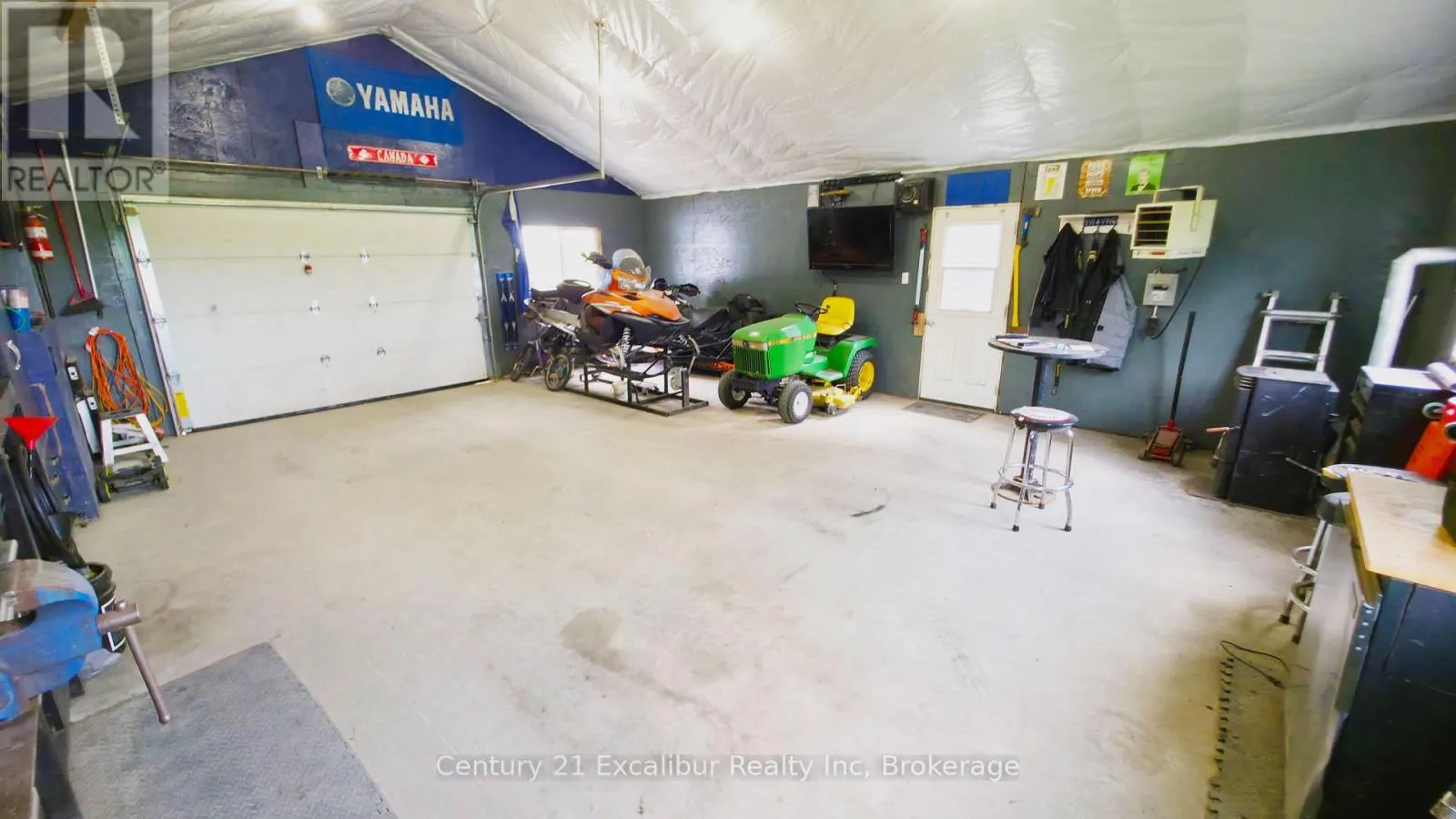 7104 SIXTH LINE ROAD W