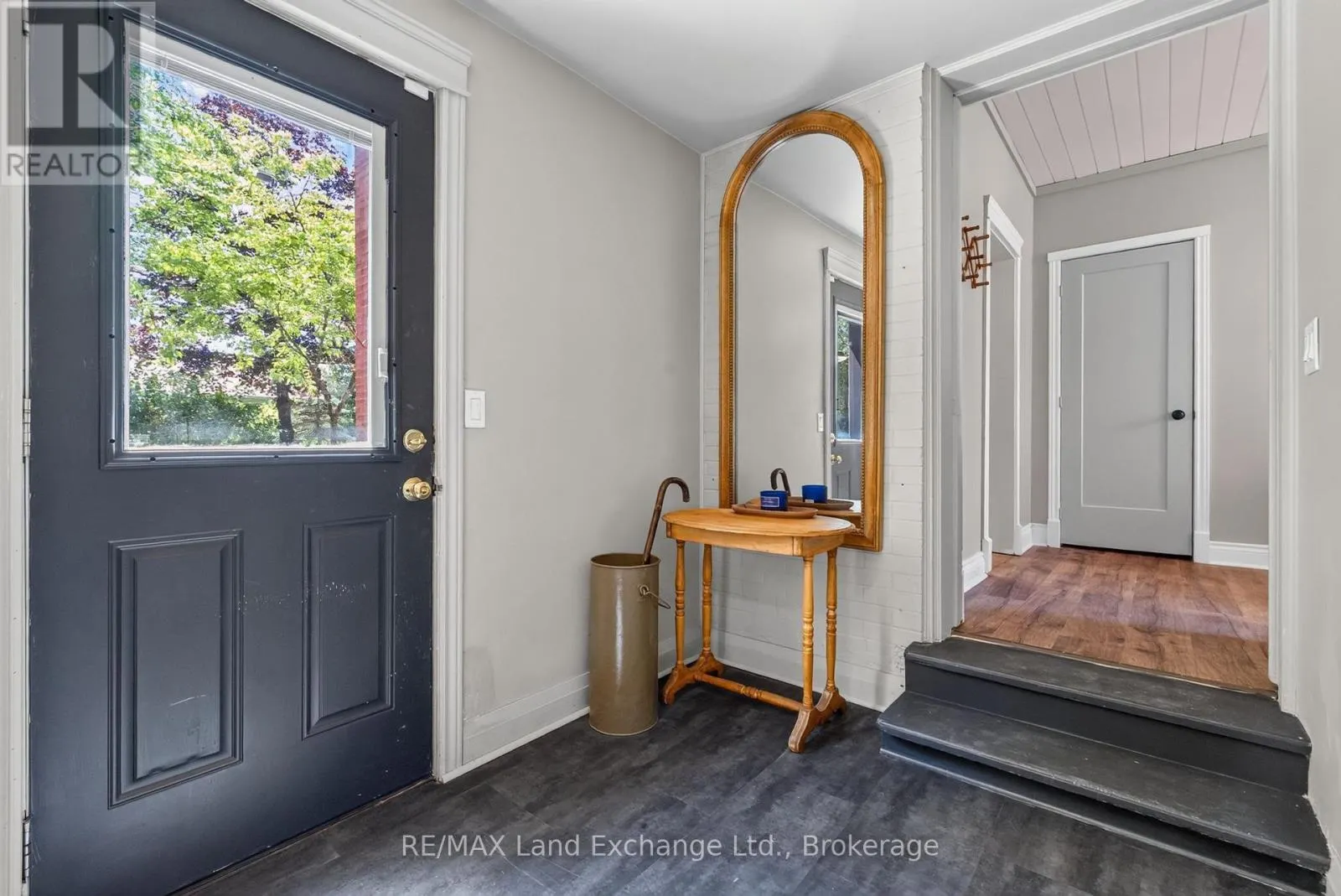 581 QUEEN STREET