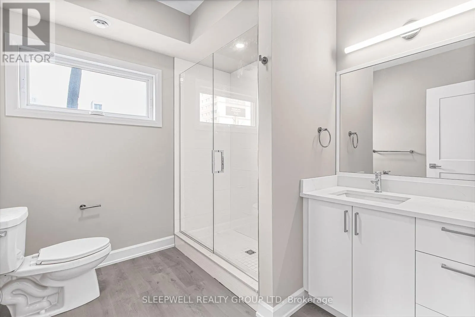 303 - 370 CAMBRIDGE STREET N