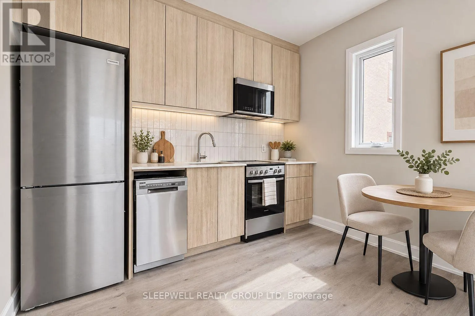 303 - 370 CAMBRIDGE STREET N