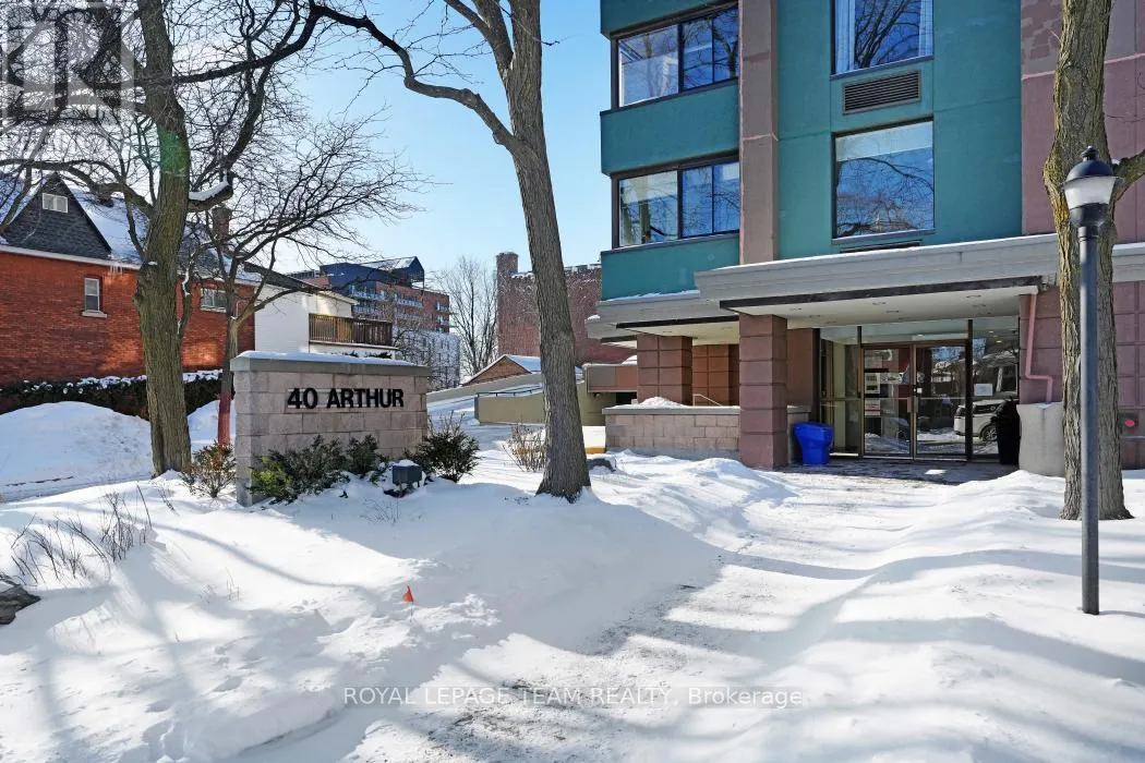 1004 - 40 ARTHUR STREET E