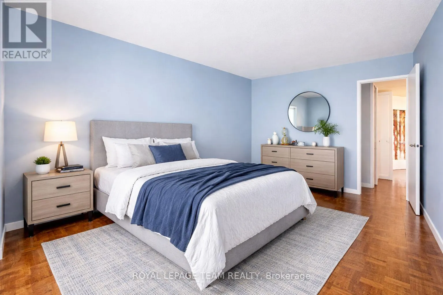 1004 - 40 ARTHUR STREET E