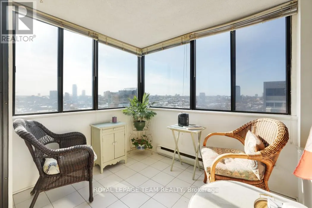 1004 - 40 ARTHUR STREET E