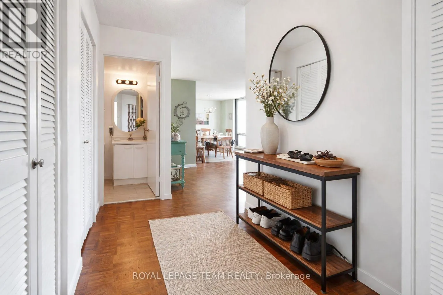 1004 - 40 ARTHUR STREET E