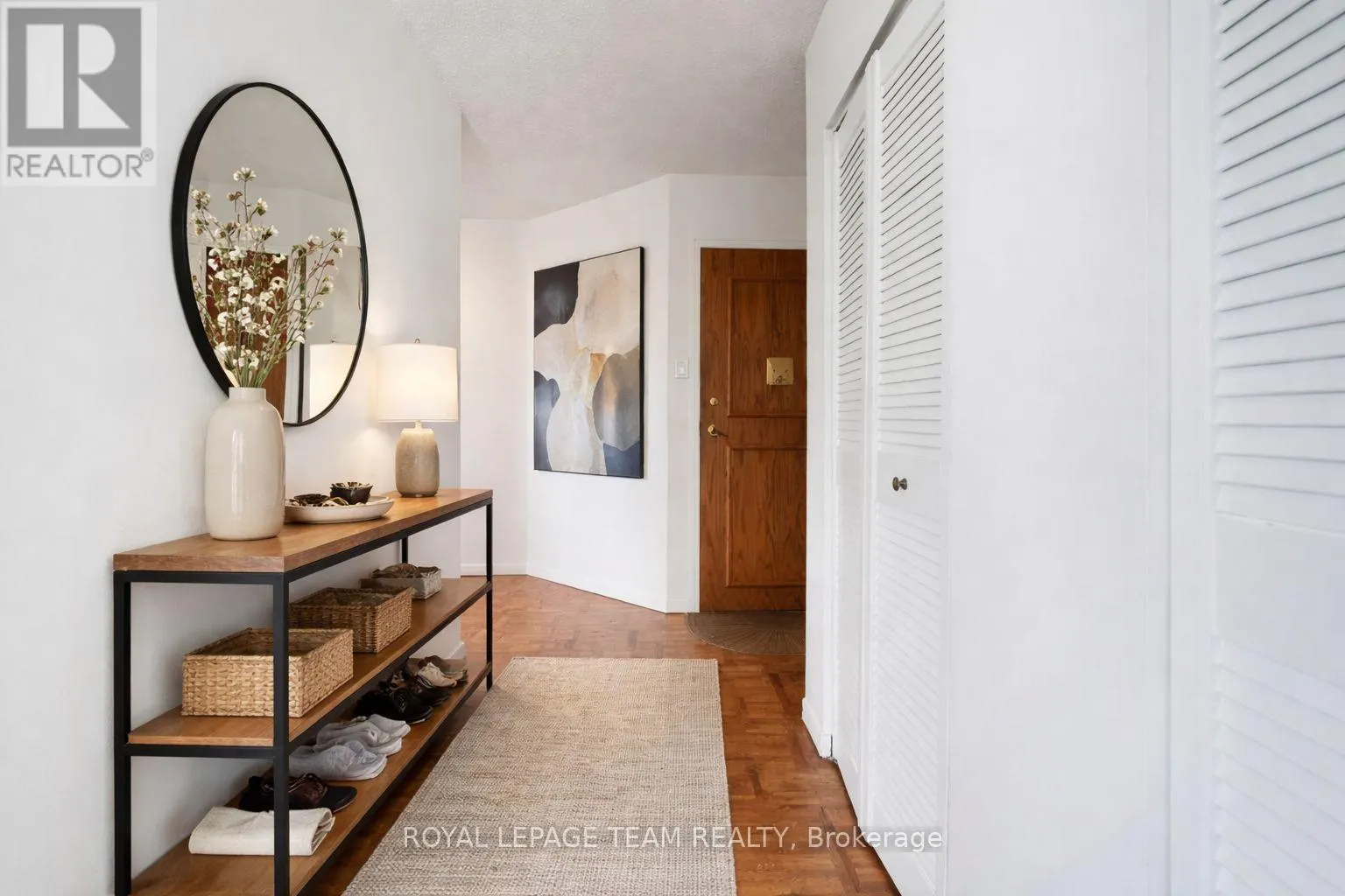 1004 - 40 ARTHUR STREET E