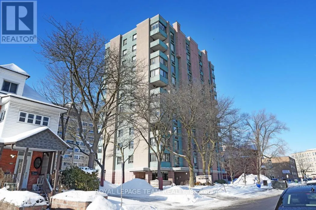 1004 - 40 ARTHUR STREET E