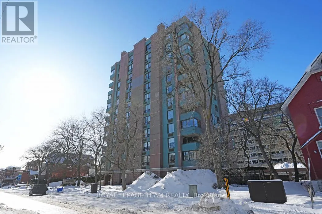 1004 - 40 ARTHUR STREET E