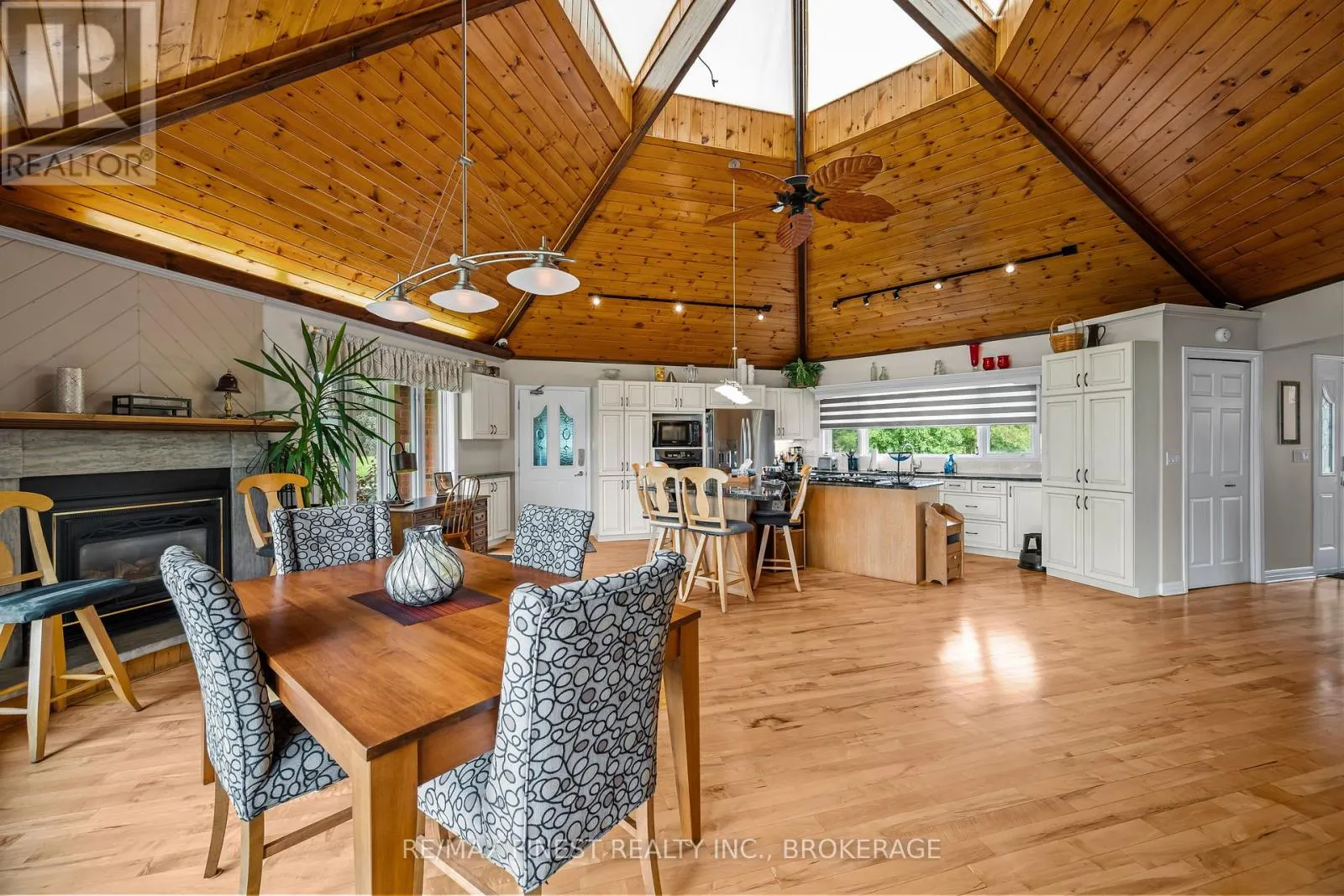 32 HOWE ISLAND DRIVE