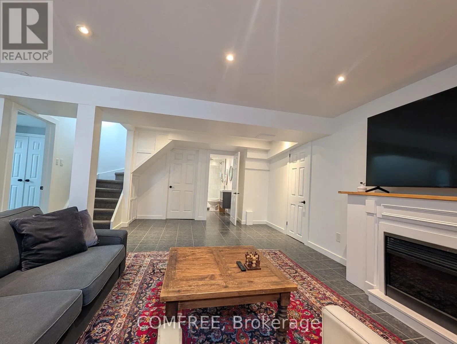 12 MILLBRIDGE CRESCENT