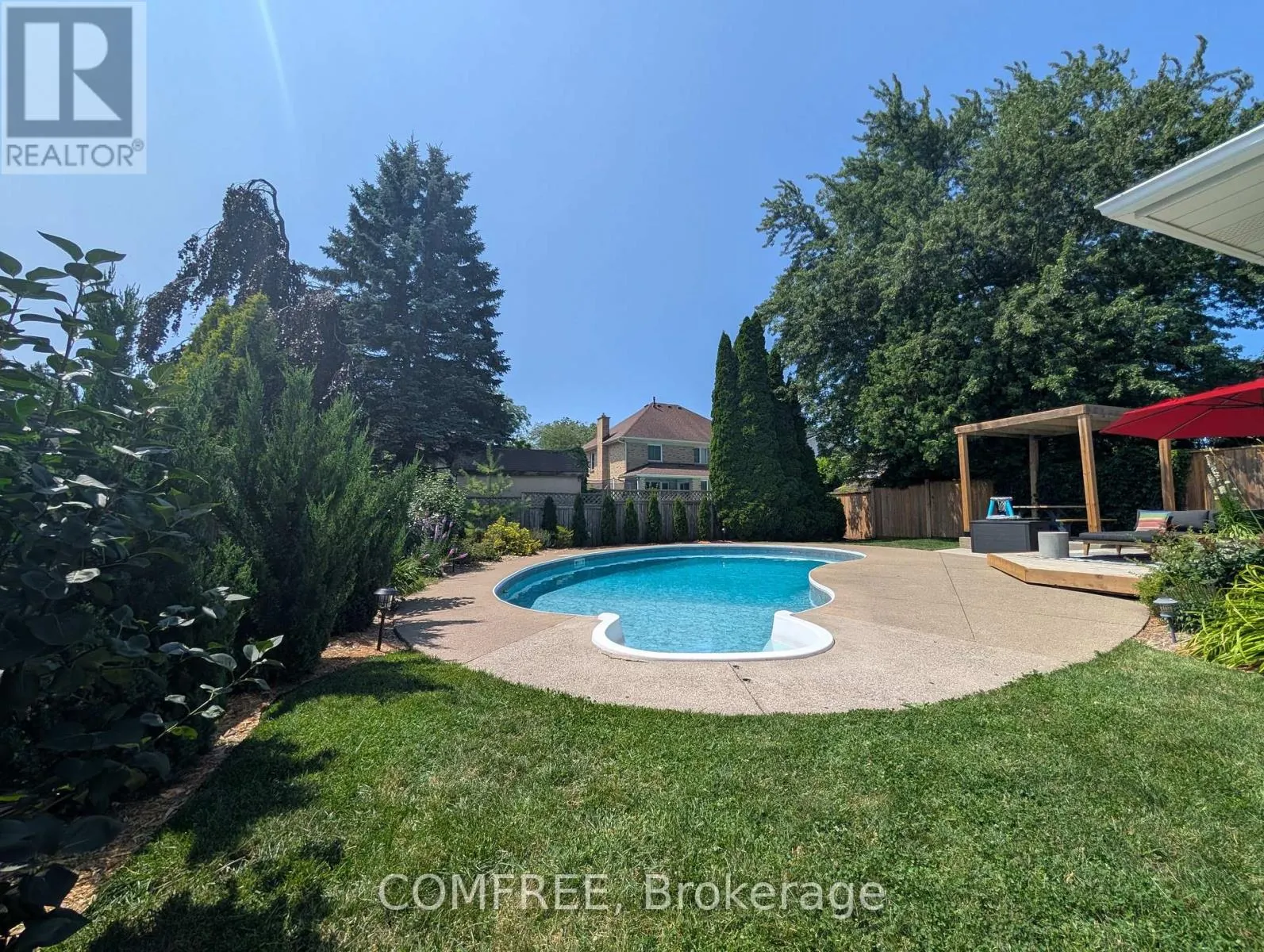12 MILLBRIDGE CRESCENT