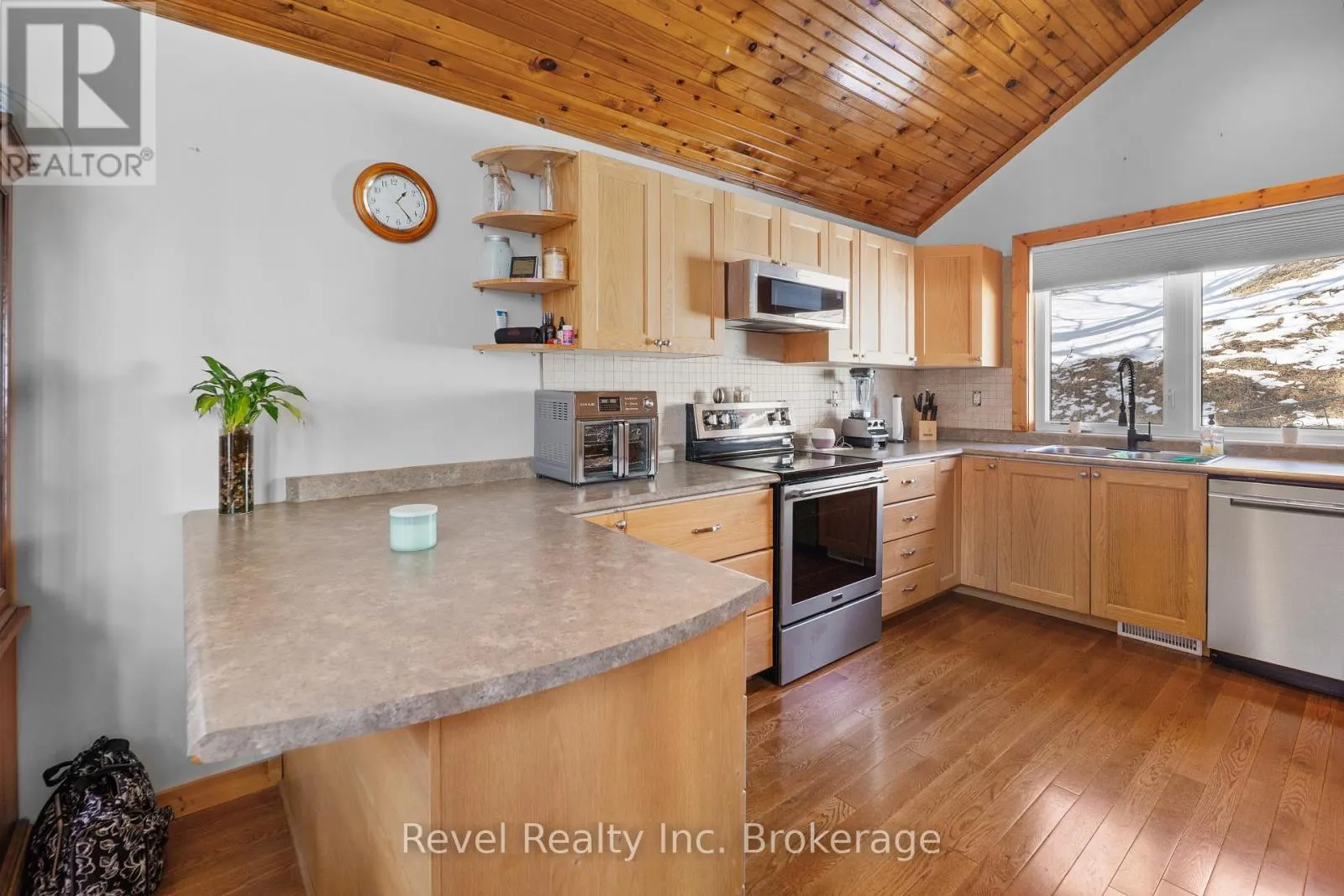 2242 HIGHWAY 124