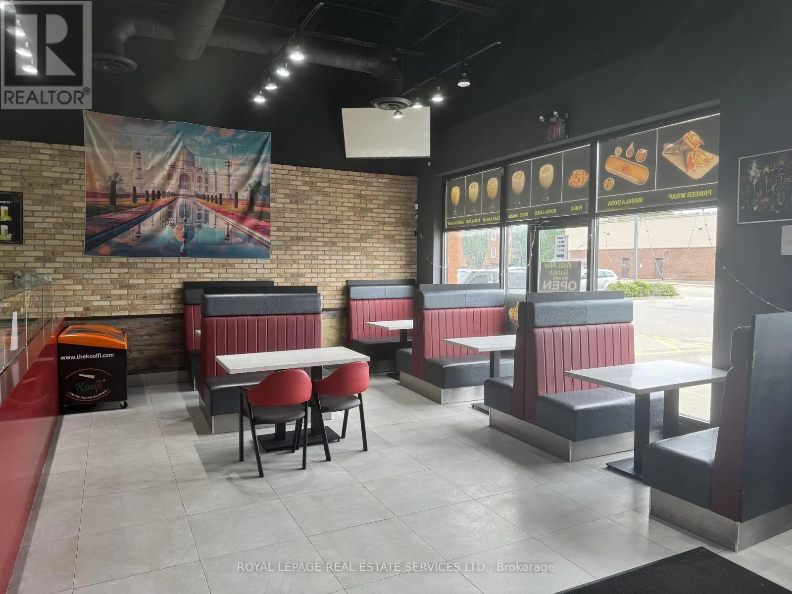 2&3 - 204 SILVERCREEK PARKWAY N