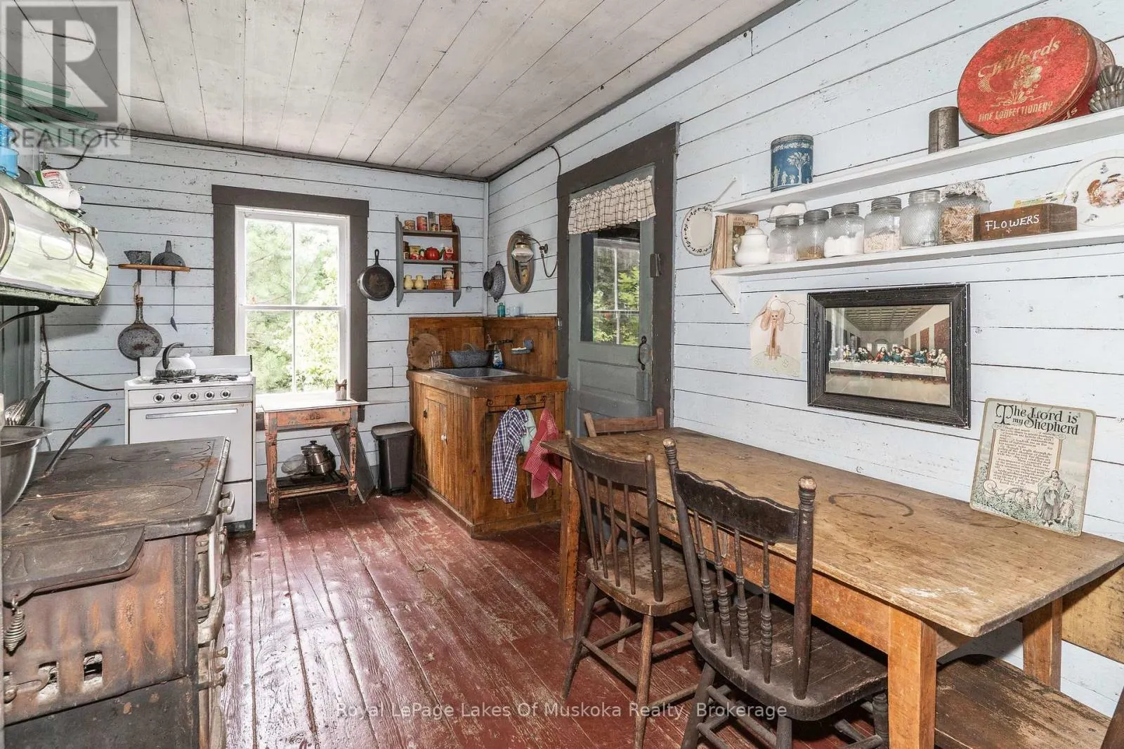 1099 WOLFKIN LAKE ROAD