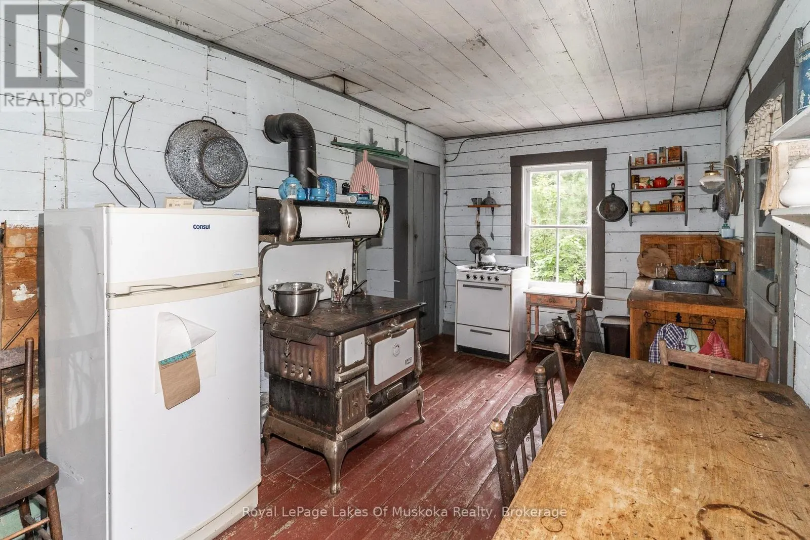 1099 WOLFKIN LAKE ROAD