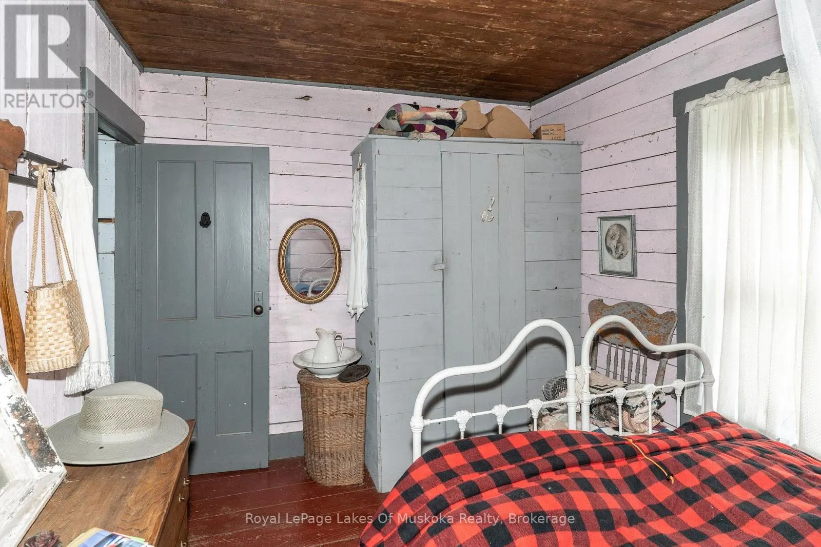 1099 WOLFKIN LAKE ROAD