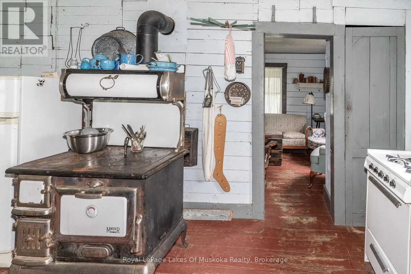 1099 WOLFKIN LAKE ROAD