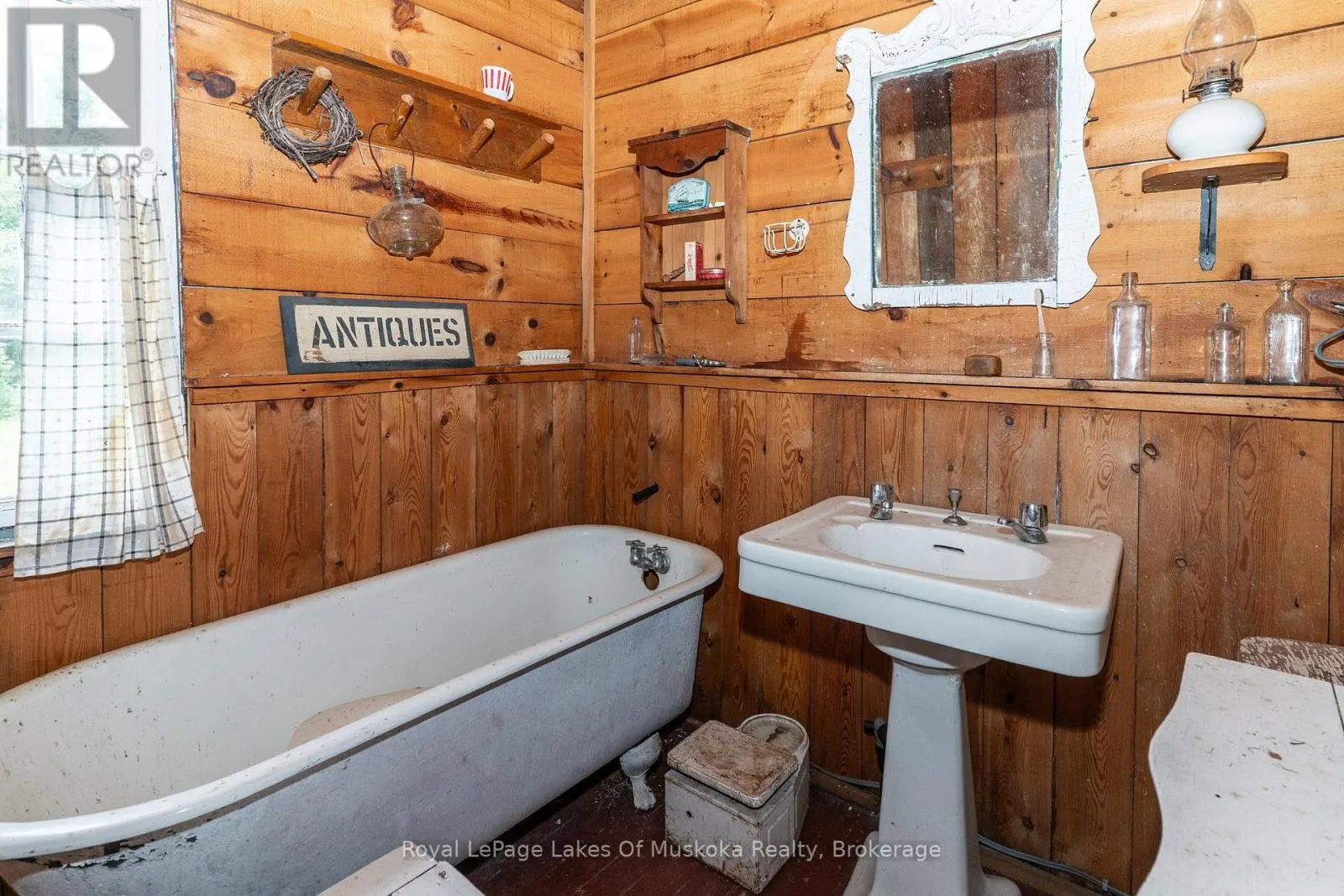 1099 WOLFKIN LAKE ROAD