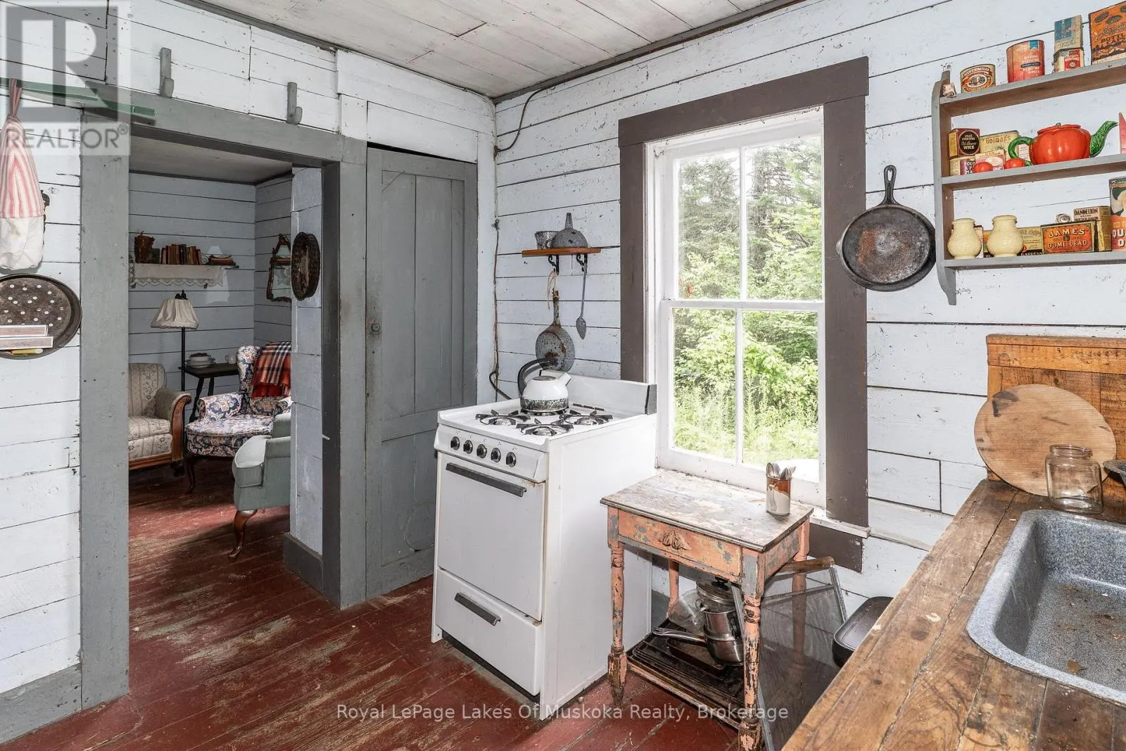 1099 WOLFKIN LAKE ROAD