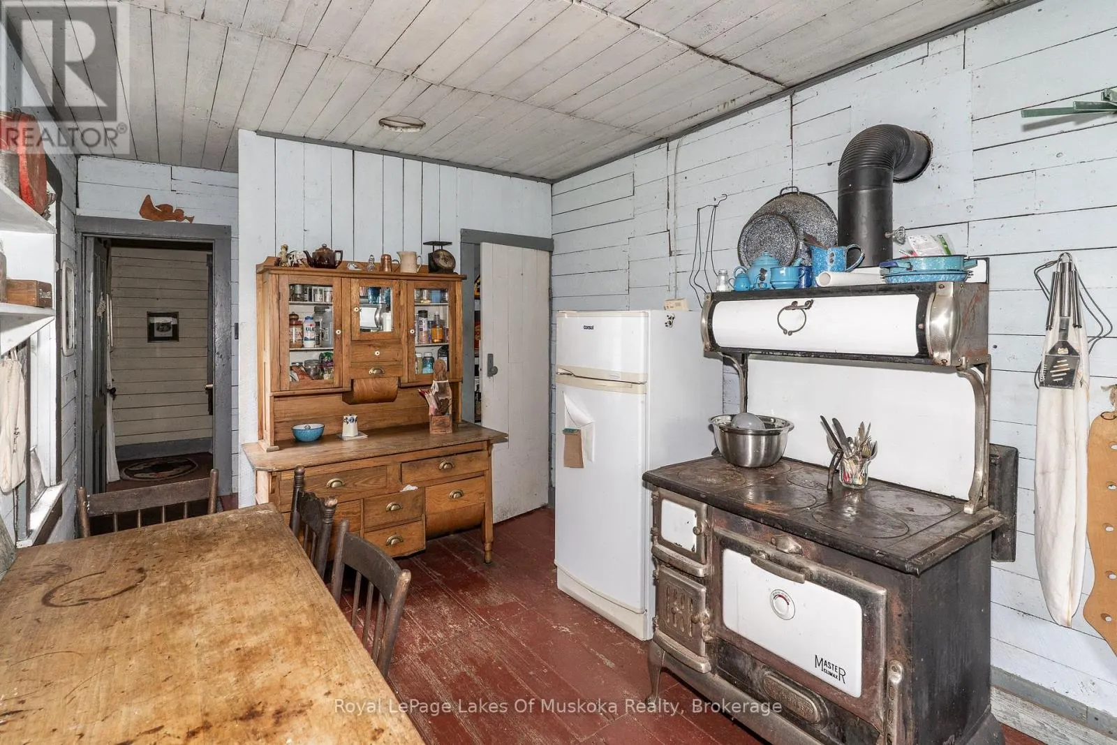 1099 WOLFKIN LAKE ROAD