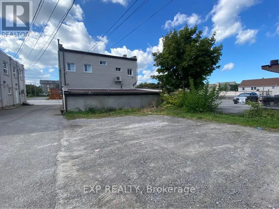 36 FRONT STREET N