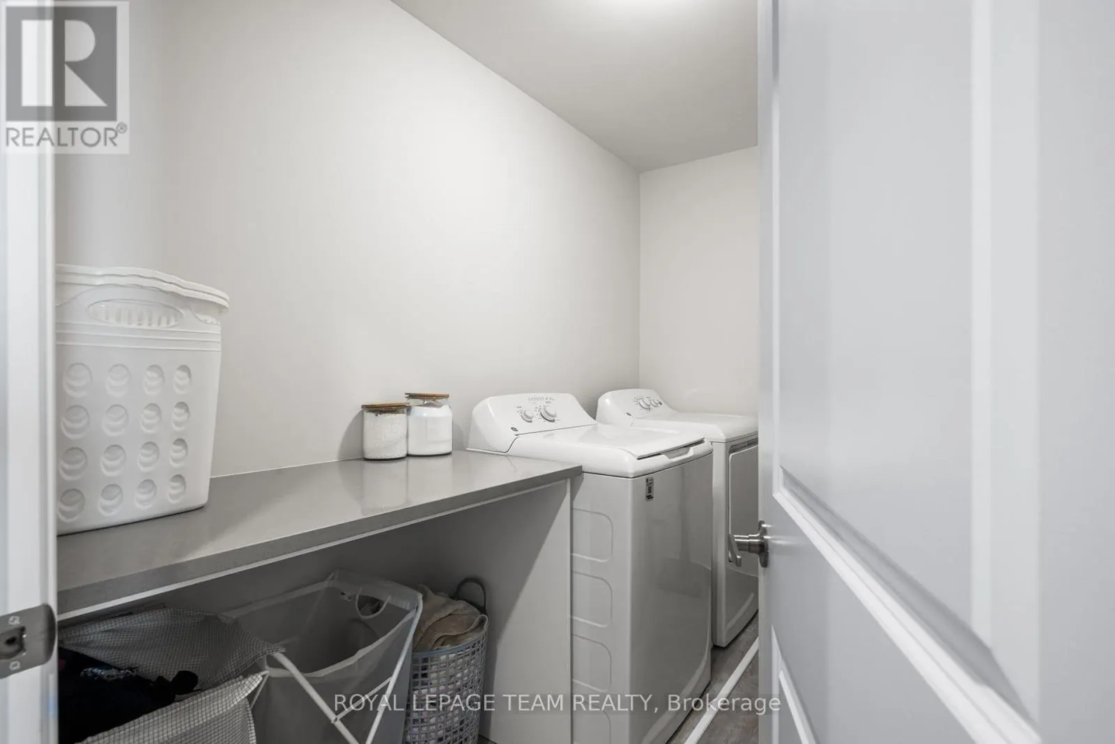 800 SOLARIUM AVENUE
