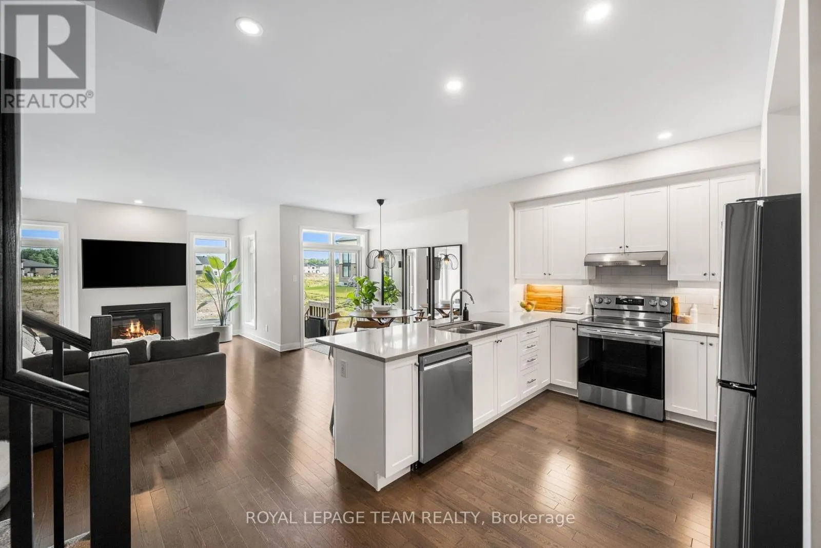 800 SOLARIUM AVENUE
