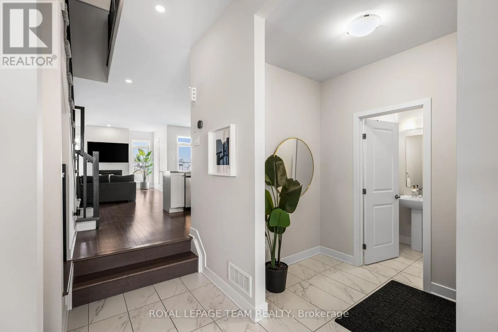 800 SOLARIUM AVENUE