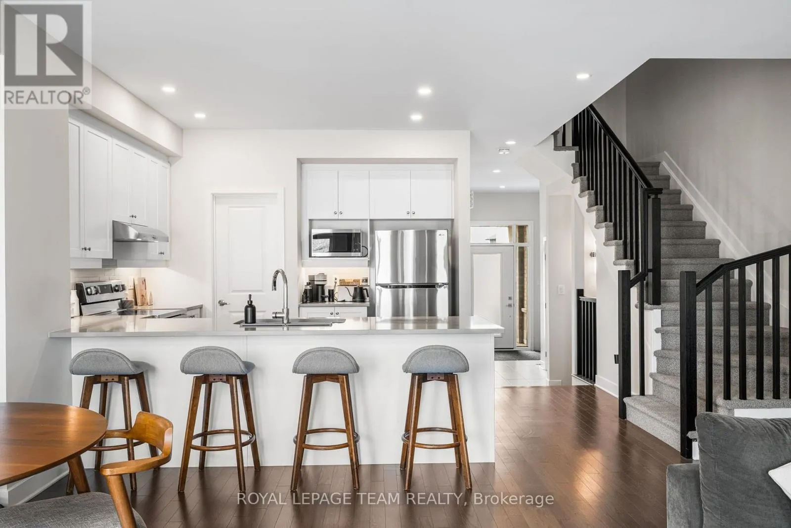 800 SOLARIUM AVENUE
