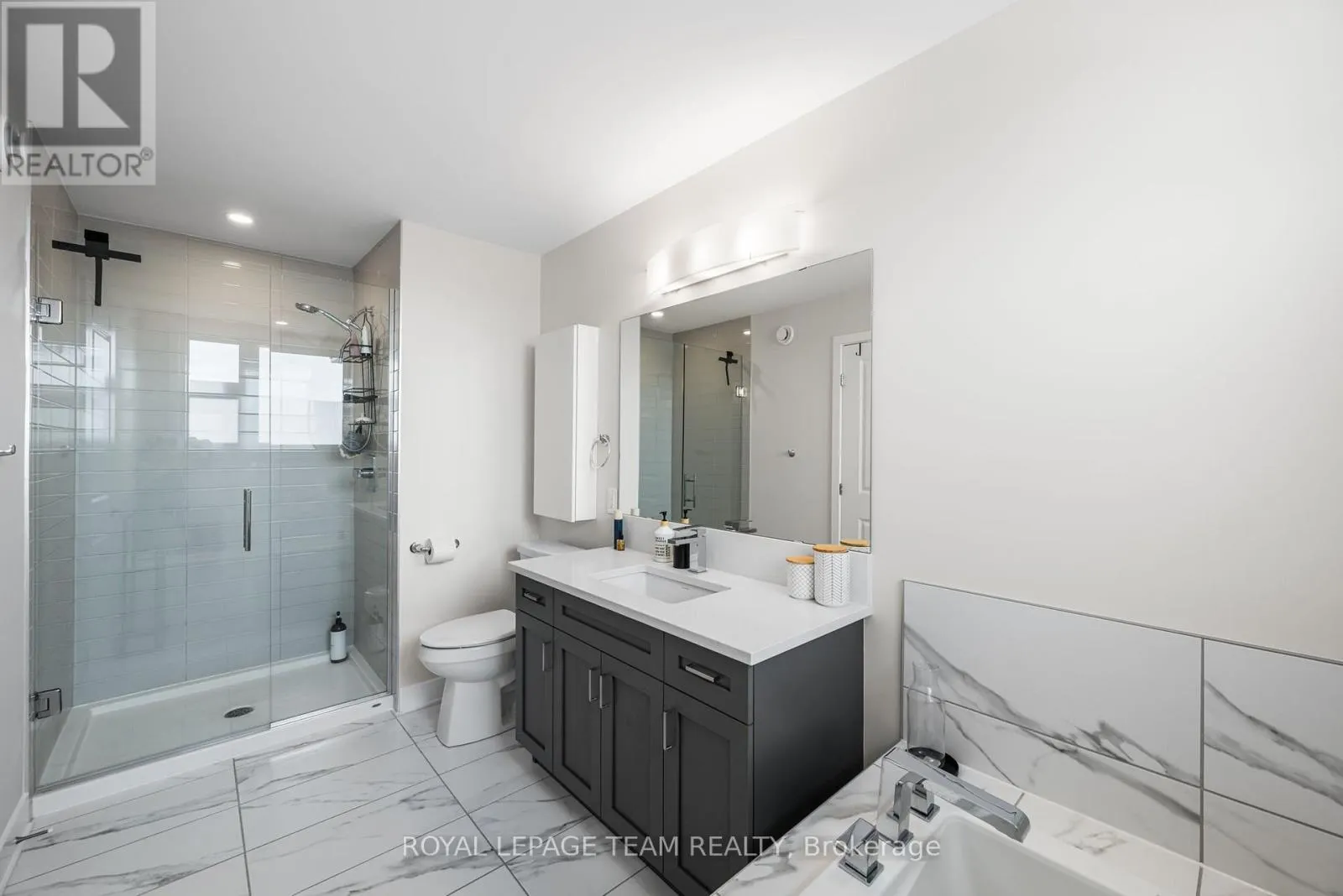 800 SOLARIUM AVENUE