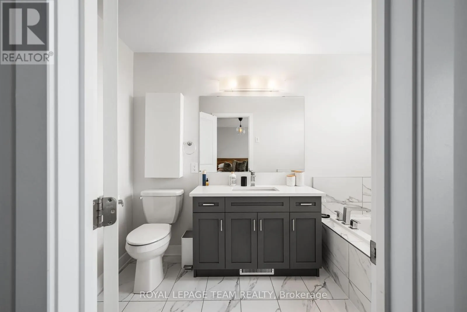 800 SOLARIUM AVENUE