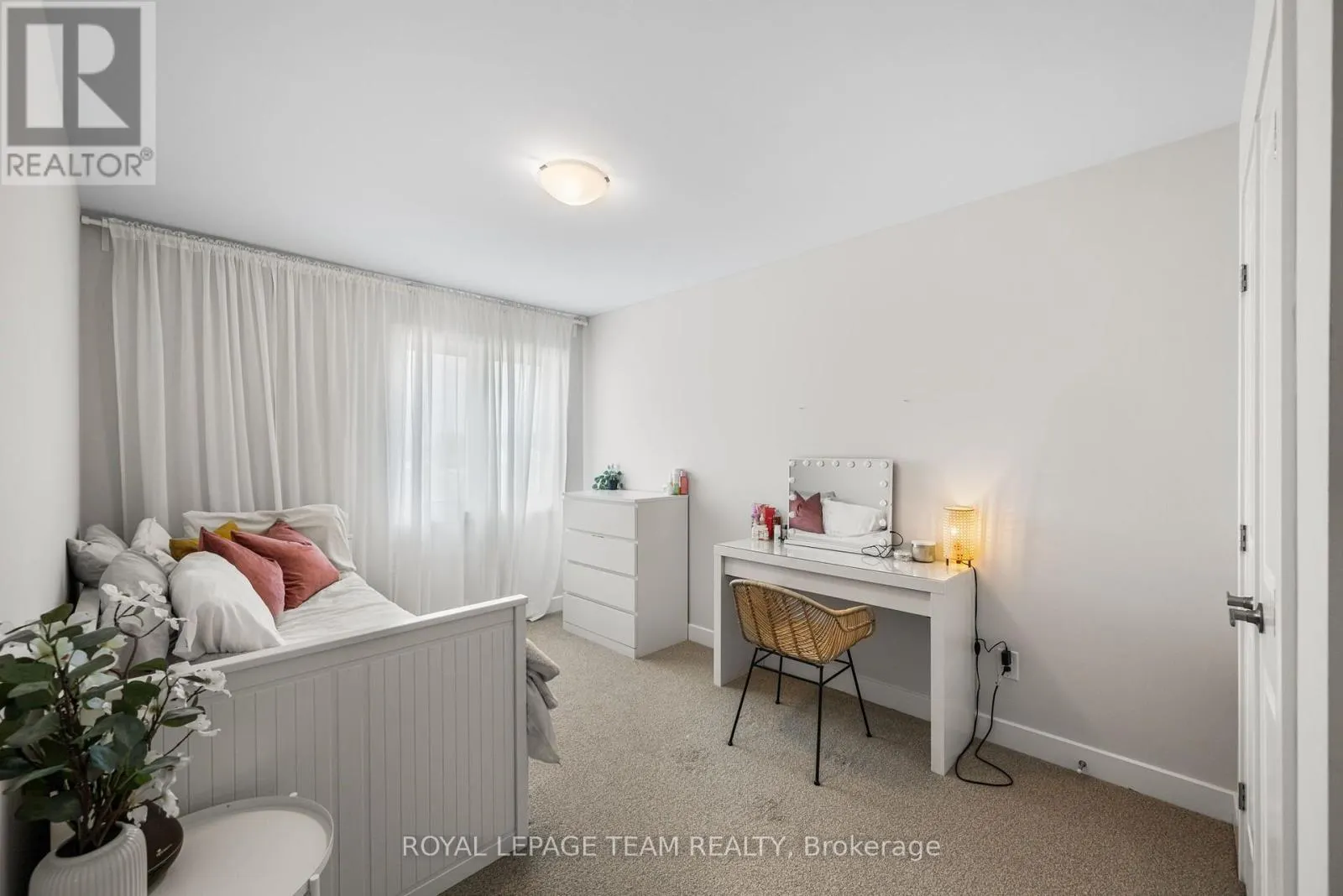 800 SOLARIUM AVENUE